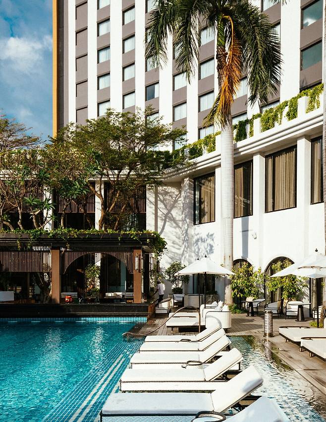 인터컨티넨탈 치앙마이 매핑 전경. 로비를 란나 전통 가옥 형태로 건축했다