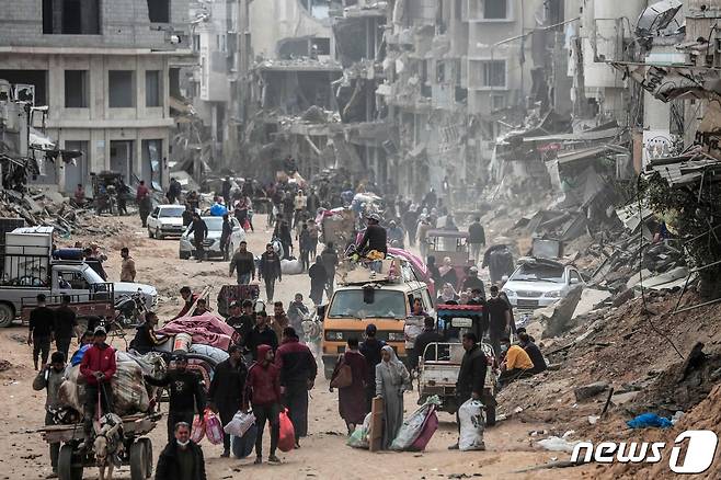 6일(현지시간) 가자지구 남부 칸유니스의 거리가 피난민들로 북적이고 있다. 2024.03.06 ⓒ AFP=뉴스1 ⓒ News1 정지윤 기자