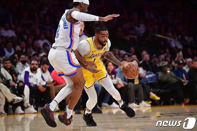 LA 레이커스 디안젤로 러셀이 9일 밀워키 벅스와의 경기에서 44점을 기록했다. ⓒ 로이터=뉴스1 ⓒ