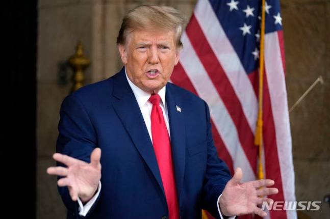 도널드 트럼프 전 미국 대통령이 성폭행 피해자에게 명예훼손 위자료를 지급하라는 법원 판결에 항소하려고 1000억원 넘는 금액을 공탁했다. /AP=뉴시스