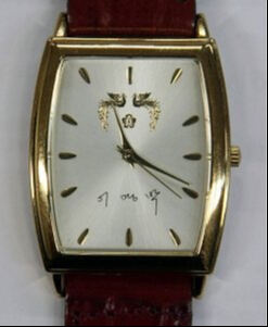 한 때 가짜시계도 유행시켰던 이명박 대통령의 기념시계.