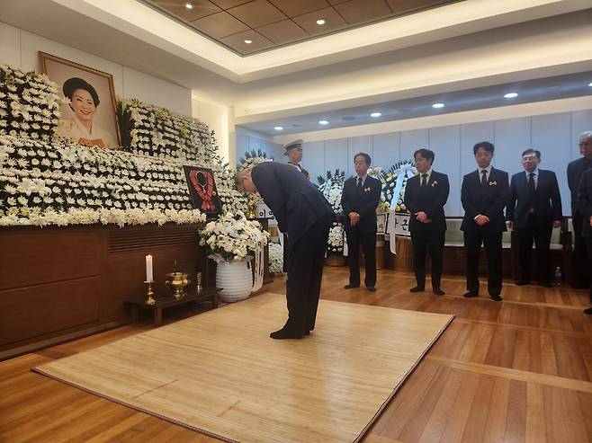 9일 김영삼(YS) 전 대통령 부인 고(故) 손명순 여사 빈소를 찾은 반기문 전 유엔사무총장 [촬영 홍준석]