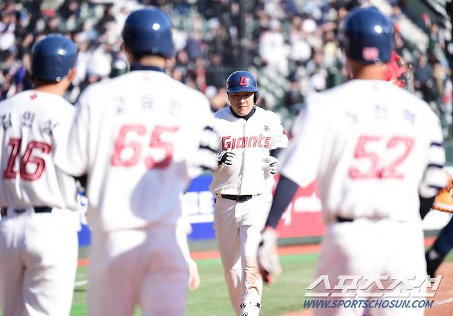 10일 부산 사직야구장에서 KBO리그 시범경기 롯데와 SSG의 경기가 열렸다. 8회 만루 홈런을 날린 정훈. 부산=송정헌 기자songs@sportschosun.com/2024.03.10/