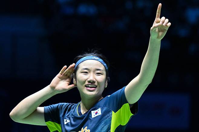 Korea's An Se Young celebrates after winning against Japan's Akane Yamaguchi during the Women's singles final match of the French Open badminton tournament, also a test event for the upcoming Paris 2024 Olympic Games, at the Porte de la Chapelle Arena in Paris, on March 10, 2024. (Photo by Bertrand GUAY / AFP)<저작권자(c) 연합뉴스, 무단 전재-재배포, AI 학습 및 활용 금지>