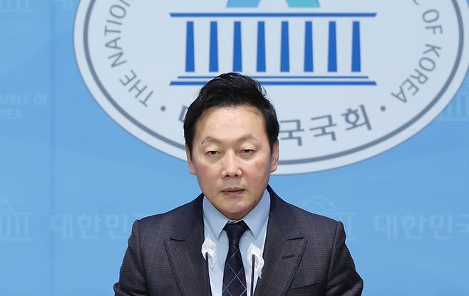 정봉주 더불어민주당 전 의원이 지난 1월8일 국회에서 출마선언을 하고 있다. 연합뉴스