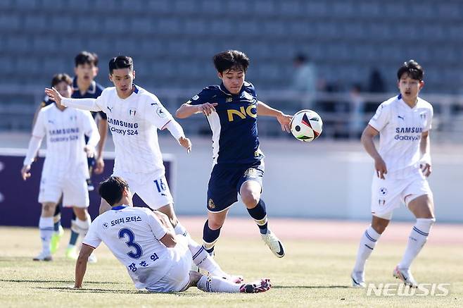 [서울=뉴시스]프로축구 K리그2 서울 이랜드FC 장석훈 (사진 = 서울 이랜드FC 제공)