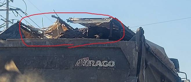 폐기물을 싣고 가는 모습. 사진ㅣ장관섭 기자