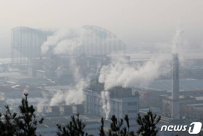 경기 안산 단원구 안산스마트허브 전망대에서 바라본 반월특수국가산업단지. ⓒ News1 김영운 기자