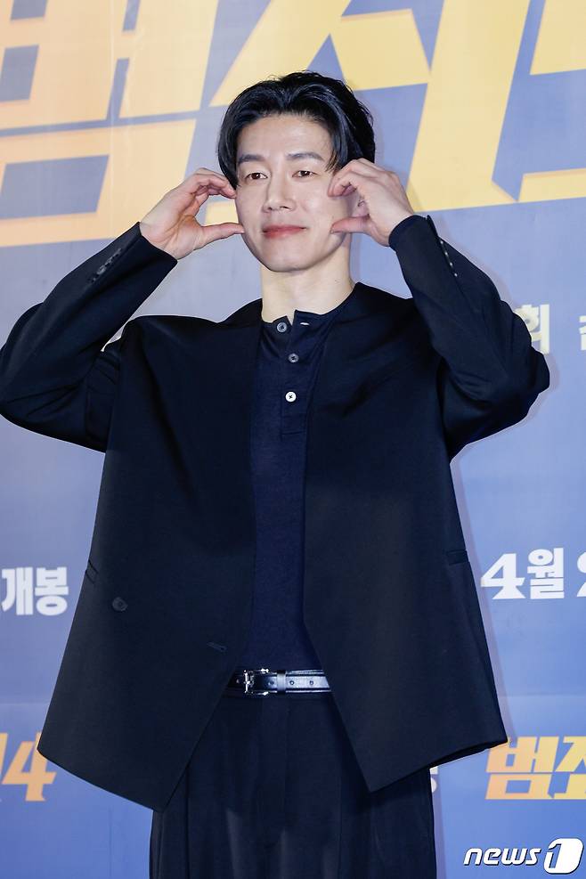 배우 김무열이 11일 서울 성동구 메가박스 성수에서 열린 영화 범죄도시4 제작보고회에 참석해 포토타임을 갖고 있다. ' 2024.3.11/뉴스1 ⓒ News1 안은나 기자