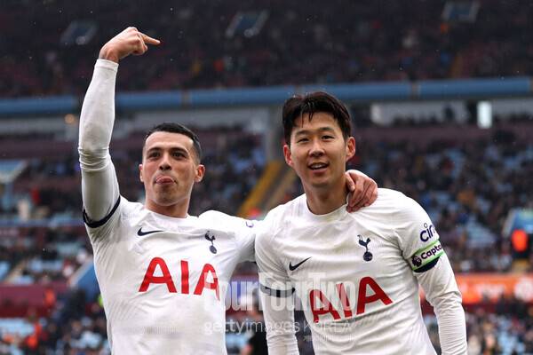 사진=게티이미지.&nbsp;토트넘 훗스퍼는 10일 오후 10시(한국시간) 영국 버밍엄에 위치한 빌라 파크에서 열린 2023-24시즌 프리미어리그(PL) 28라운드에서 아스톤 빌라에 4-0 승리를 거뒀다. 승점 3점을 추가한 토트넘은 리그 5위(승점53)를 유지했다. 4위 아스톤 빌라(승점55)보다 한 경기 덜 치른 가운데 승점 2점 차로 격차를 좁혔다.&nbsp;