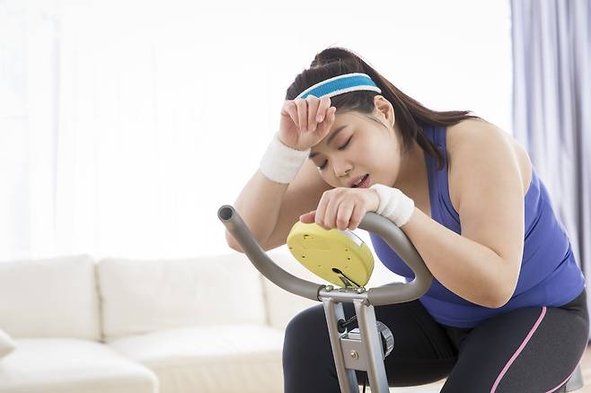 땀이 많이 나면 노폐물과 체내 수분이 빠져나가지만, 다이어트 효과를 높이지는 않는다./사진=클립아트코리아