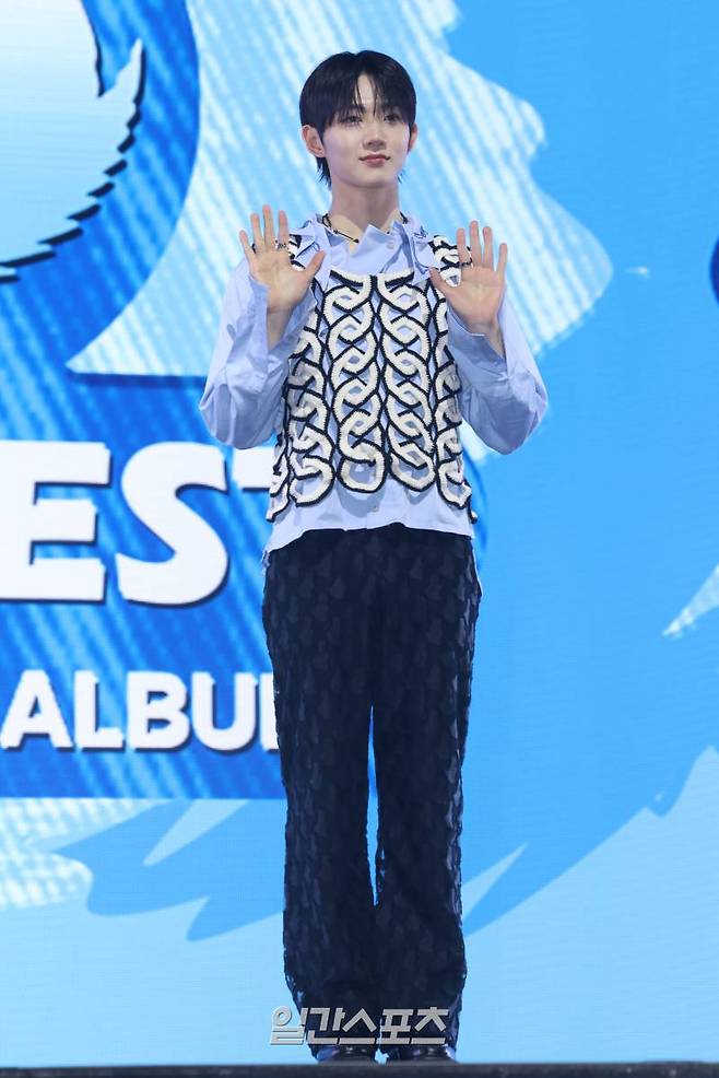 그룹 템페스트 형섭이 11일 오후 서울 광진구 예스24라이브홀에서 열린 미니 5집 'TEMPEST Voyage'(템페스트 보야지) 미디어 쇼케이스에 참석해 포즈를 취하고 있다. 타이틀곡 '라잇하우스(LIGHTHOUSE)'는 내면의 성장통을 겪으며 더 단단해진 템페스트의 이야기를 고스란히 담았다. 서병수 기자 qudtn@edaily.co.kr /2023.03.11/