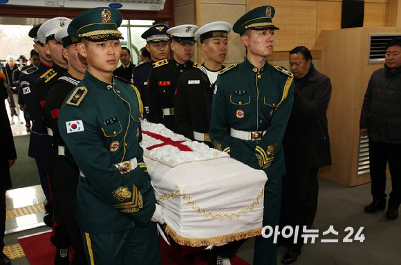 11일 서울 동작구 국립서울현충원 현충관에서 고 김영삼 전대통령 부인 손명순 여사의 영결식이 엄수되고 있다. [사진=곽영래 기자]