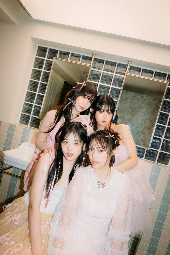 유튜버 김계란이 만든 QWER. 각 그룹에는 410만 틱톡커, 세계 8위 버추얼 유튜버 등이 속해 있다. [사진 타마고 프로덕션]