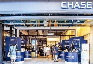 체이스은행 할렘지점에서 지역 소상공인을 위해 연 팝업 스토어.  /체이스은행 제공