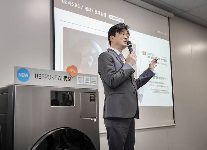 Lee Moo-hyung, executive vice president and head of the customer experience team of the digital appliances business at Samsung Electronics, speaks at a press briefing in Seoul, Monday. (Samsung Electronics)