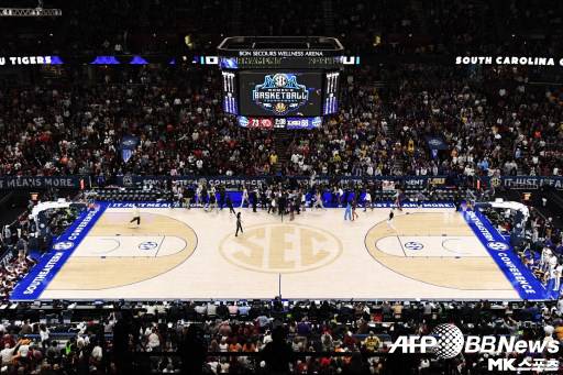 4쿼터 도중 난투극이 일어난 장면. 사진(美 그린빌)=ⓒAFPBBNews = News1