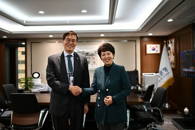 김은혜 국민의힘 국회의원 경기 성남 분당을 예비후보는 최근 한국은행에서 이창용 한국은행 총재와 만나 1기 신도시 재건축 활성화를 위한 기준금리 인하를 요청했다. [김은혜 예비후보 캠프 제공]