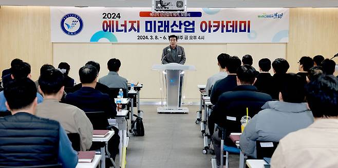 [보령=뉴시스] 아카데미에서 인사말하는 김동일 보령시장. (사진=뉴시스 DB). photo@newsis.com  *재판매 및 DB 금지