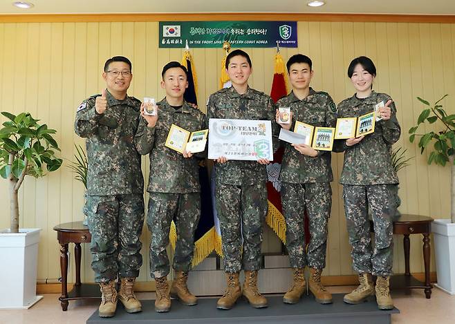 육군 23경비여단은 팀 단위 전투수행능력 평가경연대회에서 Top-Team으로 선발된 용사들 모습. 육군 제23경비여단 제공 *재판매 및 DB 금지