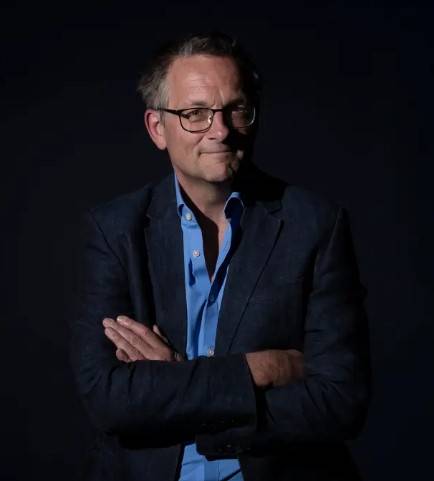 영국 공영방소 BBC 방송인이자 작가인 마이클 모슬리 박사는 영국에서 5:2 단식 식단을 대중화하고 간헐적 단식과 지중해식 식단을 결합한 Fast 800 식단을 개발한 사람이다. [사진=모슬리 박사 / 뉴욕포스트 캡처]