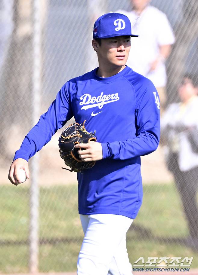 LA 다저스 야마모토 요시노부가 개막전 선발 등판의 영광을 타일러 글래스노에 내줬다. 글렌데일(미국 애리조나주)=허상욱 기자wook@sportschosun.com
