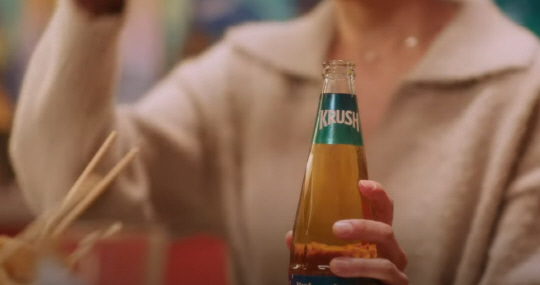 주류업계가 여름을 앞두고 맥주 관련 마케팅을 확대하고 있다. 사진은 롯데칠성음료 유튜브 갈무리,