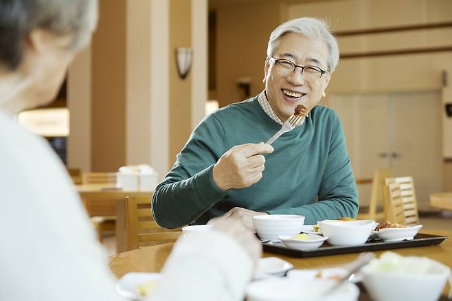 건강한 식단은 암이나 심혈관질환 등 노화 관련 질병 발병 위험을 낮추는 효과가 있다./사진=클립아트코리아