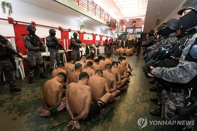 지난 5일(현지시간) 산타페 주정부에서 공개한 수감자 사진 [산타페 주정부 제공. AFP 연합뉴스 자료사진. 재판매 및 DB 금지]