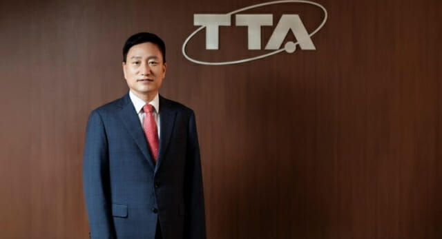 손승현 TTA 회장. 근 30년의 중앙부처 공무원 생활을 마치고 작년 7월 취임해 새로운 리더십을 보여주고 있다. TTA는 성남시 분당에 위치해 있다.