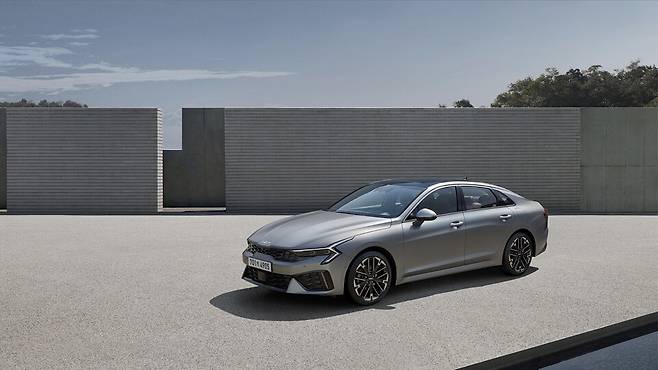 부분변경된 기아 더 뉴 K5