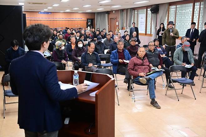 [진주=뉴시스] 진주문산 공공주택지구 주민설명회. 진주시 제공 *재판매 및 DB 금지