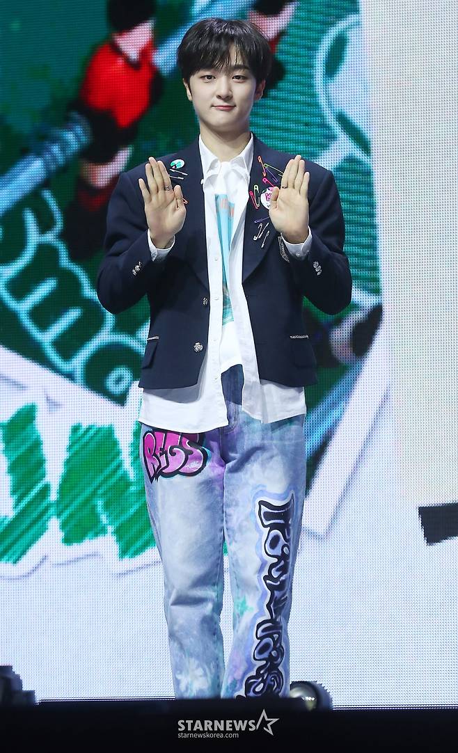 루네이트 진수 '반듯한 포즈'[★포토]