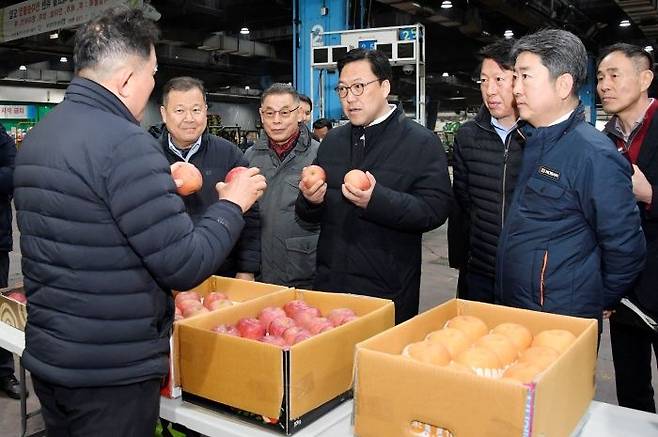 김병환 기재부 제1차관이 14일 시장에 방문해 물가현장을 점검했다 ⓒ기획재정부