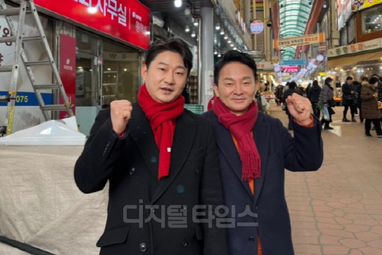 이천수(왼쪽) 대한민국 전 국가대표 축구선수 이천수와 원희룡 전 국토교통부 장관. <디지털타임스 DB>