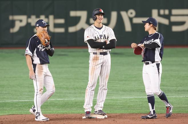 지난해 WBC 일본전에서 한국을 상대로 2루타를 친 후 2루 베이스를 밟은 오타니 쇼헤이. 사진=연합뉴스