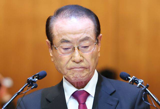 윤세영 태영그룹 창업회장이 지난 1월 9일 오전 서울 여의도 태영건설 본사에서 열린 워크아웃 관련 추가 자구안 발표 기자회견에서 입장문을 발표하는 모습. 연합뉴스