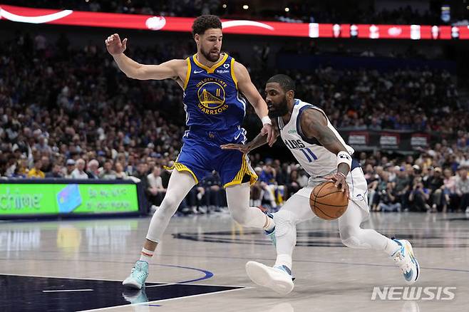 [댈러스=AP/뉴시스] 미국프로농구(NBA) 댈러스 매버릭스의 카이리 어빙. 2024.03.13.