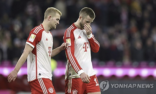 독일 축구 최고 권위매체 키커가 오는 16일 독일 분데스리가 26라운드 바이에른 뮌헨-다름슈타트 원정 경기를 앞두고 김민재를 뮌헨 예상 선발 라인업에서 제외했다. 최근 김민재를 밀어낸 마테이스 더리흐트와 에릭 다이어가 최근 뮌헨 공식전 3연속 선발 출전할 것으로 예측했다. 연합뉴스