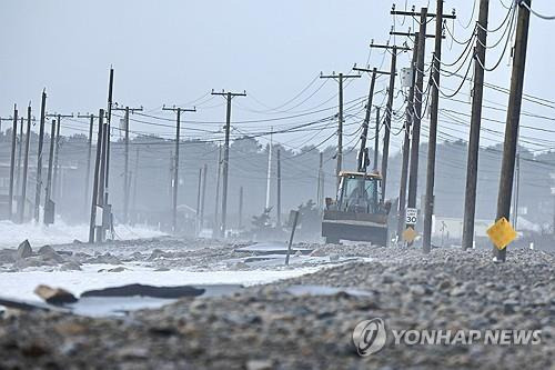 지난 1월 폭풍이 강타한 매사추세츠 웨스트포트 해안지역 [AP=연합뉴스 자료사진]