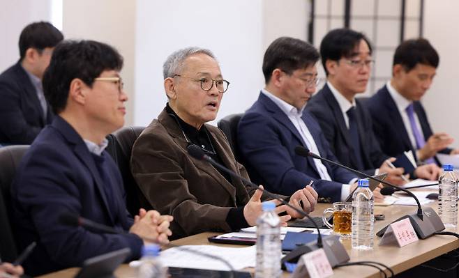 유인촌 문화체육관광부 장관이 14일 서울 종로구 국립현대미술관 서울관에서 열린 출판계 간담회에 참석해 발언하고 있다(사진=문체부 제공).