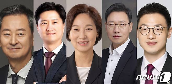 사진 왼쪽부터 최은석 전 CJ제일제당 대표이사, 우재준 법무법인 이유 변호사, 서명옥 한국공공조직은행장, 박수민 전 유럽개발은행(EBRD) 이사, 김상욱 법무법인 더정성 대표 변호사 (사진제공 = 국민의힘)