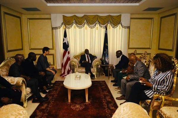 14일 오태림 대표가 아킨 존스 글루와 디렉터와 함께 조셉 보아카이 라이베리아 대통령을 방문해 면담을 진행했다고 밝혔다.ⓒ글루와
