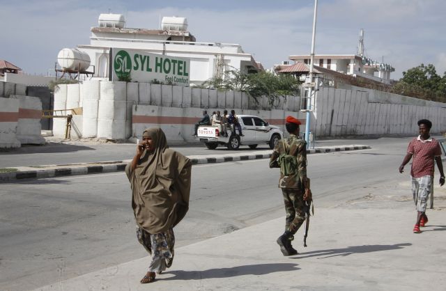 소말리아 수도 모가디슈 SYL호텔 자료사진. 이슬람 무장단체 알샤바브가 14일(현지시간) 이 호텔을 공격했다고 AP통신이 보도했다. AP연합뉴스