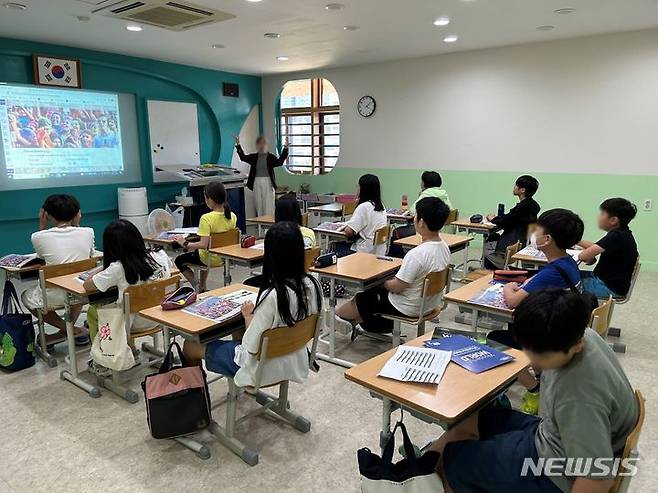 [안양=뉴시스] 영어 체험센터 운영 현장. (사진 안양시 제공). 2024.03.15. photo@newsis.com *재판매 및 DB 금지