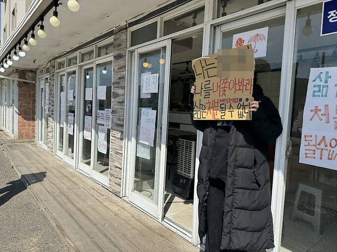 지난 8일 찾은 경기 파주시 용주골 농성장이다. 종사자들은 “충분한 시간 없이 내쫓기고 있다”며 파주시청을 규탄했다. 윤준호 기자