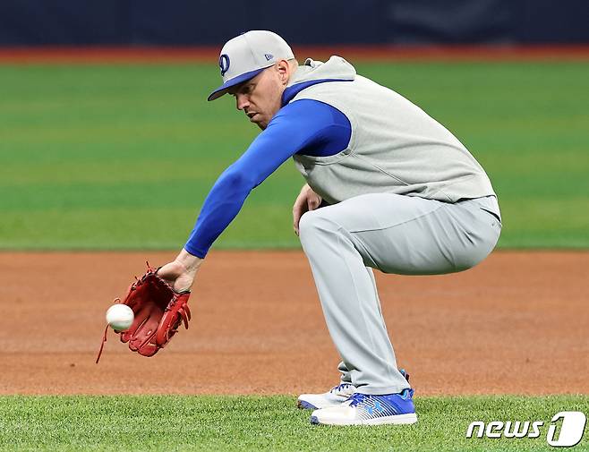 미국프로야구(MLB) 월드투어 서울시리즈에 출전하는 LA 다저스 프레디 프리먼이 16일 오후 서울 구로구 고척스카이돔에서 공식 훈련을 갖고 있다. 2024.3.16/뉴스1 ⓒ News1 김진환 기자