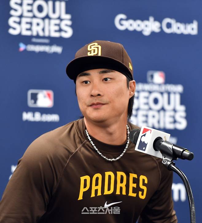 샌디에이고 파드리스 김하성이 16일 고척스카이돔에서 진행되는 MLB 서울시리즈 샌디에이고 파드리스 공식 기자회견에 나서고 있다.  2024.3.16.고척 | 강영조 기자 kanjo@sportsseoul.com