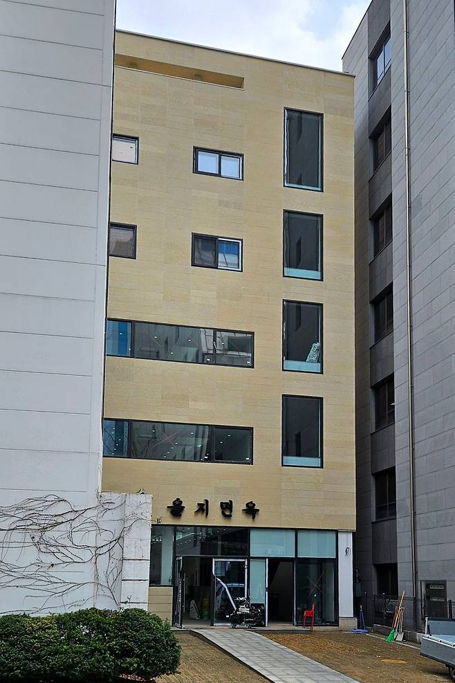 공사 중인 '을지면옥' 새 건물. /김성윤 기자