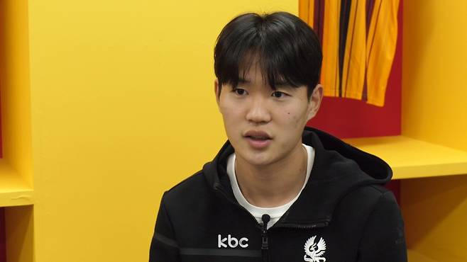 ▲KBC취재진과 인터뷰하는 광주FC 정호연